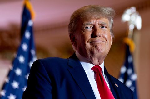 Im Mittelpunkt der Aufmerksamkeit: Donald Trump bei einer Dinnerparty in Mar-a-Lago