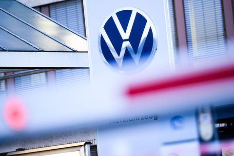 Das Logo von VW