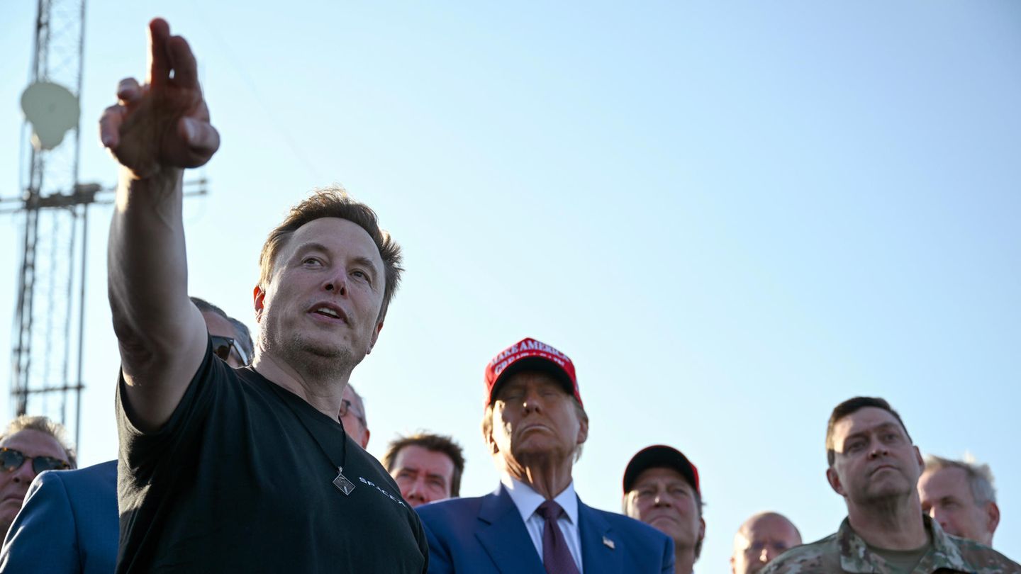 Elon Musk mit Donald Trump Elon Musk mit Donald Trump