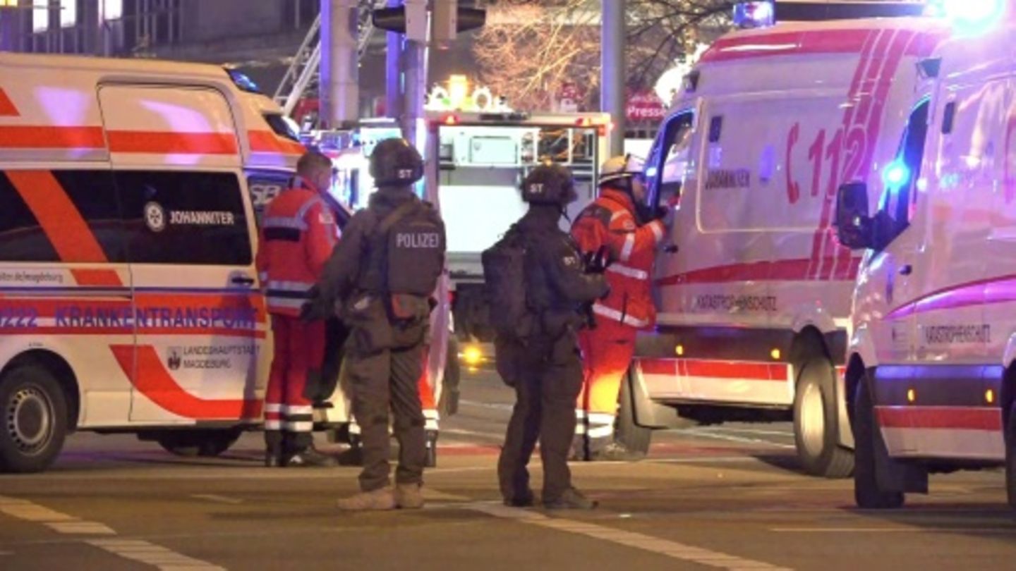 Polizei und Rettungskräfte am Weihnachtsmarkt in Magdeburg