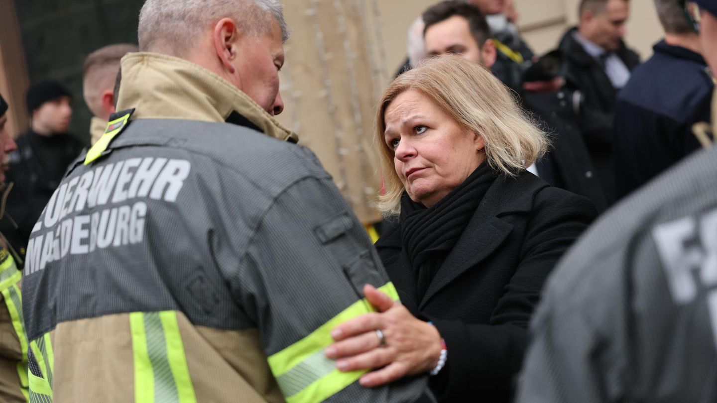 Innenministerin Nancy Faeser (SPD) besucht am Tag nach dem Anschlag Magdeburg