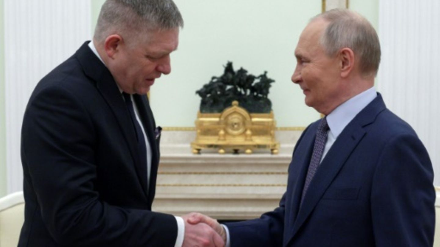 Fico (l.) bei Putin