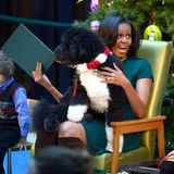 Michelle Obama mit Hund Bo auf dem Schoß