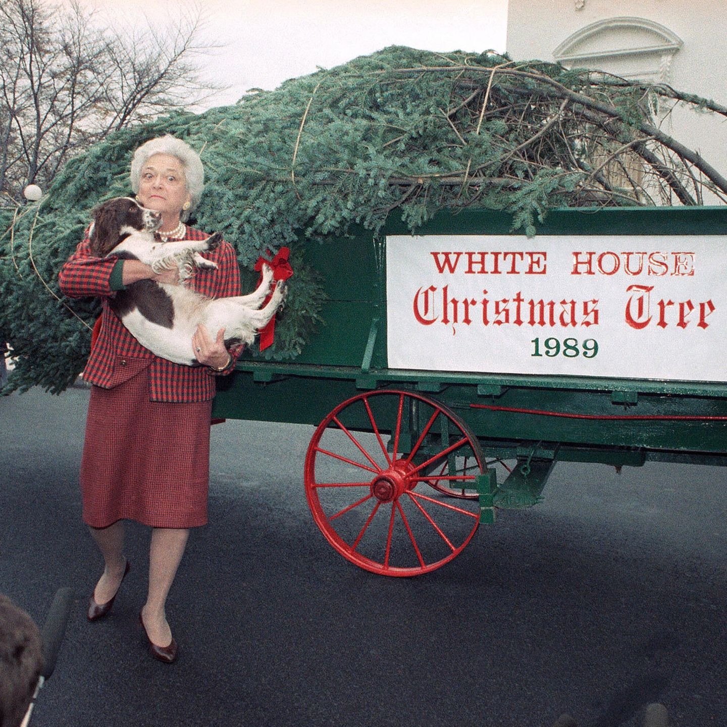 Barbara Bush mit Hund Millie