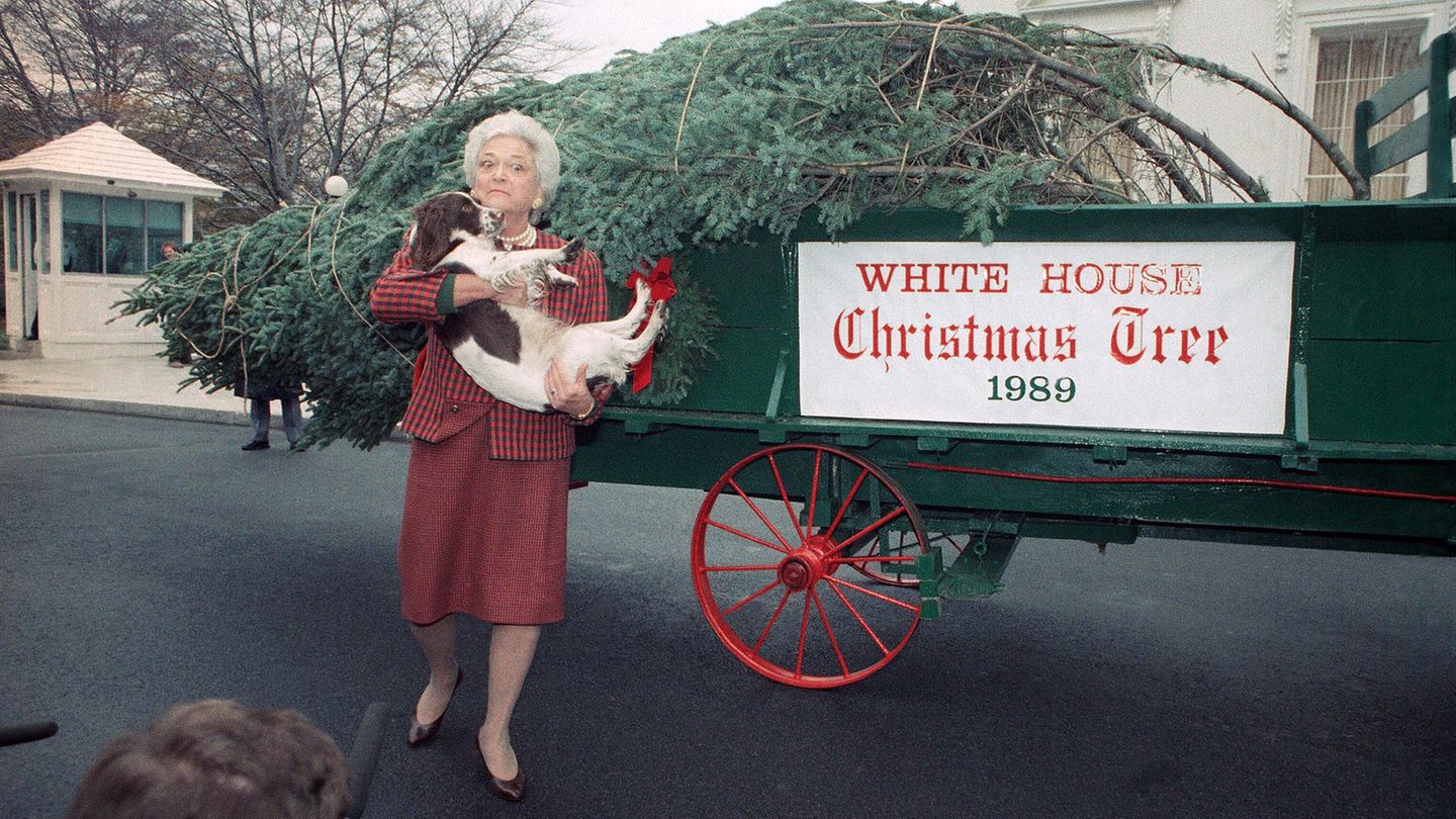Barbara Bush mit Hund Millie