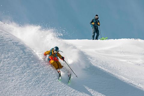 "All Mountain"-Ski funktionieren auf der Piste, aber auch im Pulverschnee