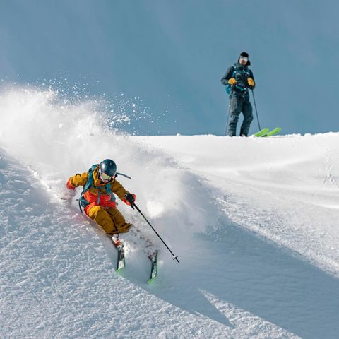 "All Mountain"-Ski funktionieren auf der Piste, aber auch im Pulverschnee
