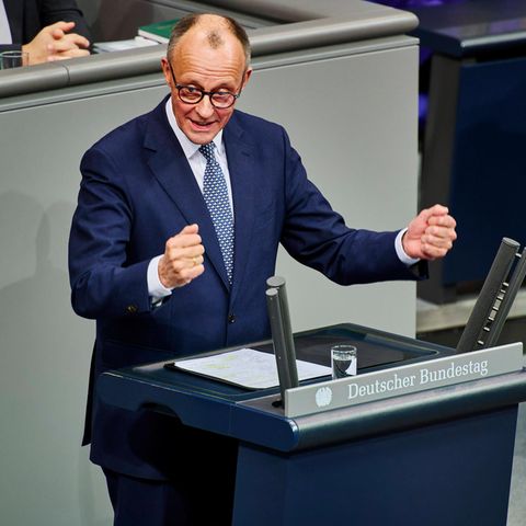 Friedrich Merz am Rednerpult des Bundestages.