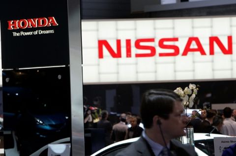 Logos von Honda und Nissan
