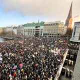 Demonstration am Jungfernstieg in Hamburg