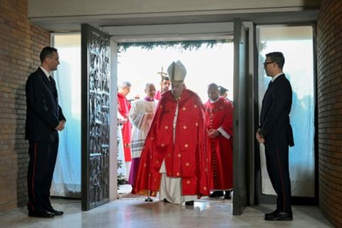 Papst öffnet Heilige Pforte in der Haftanstalt Rebibbia