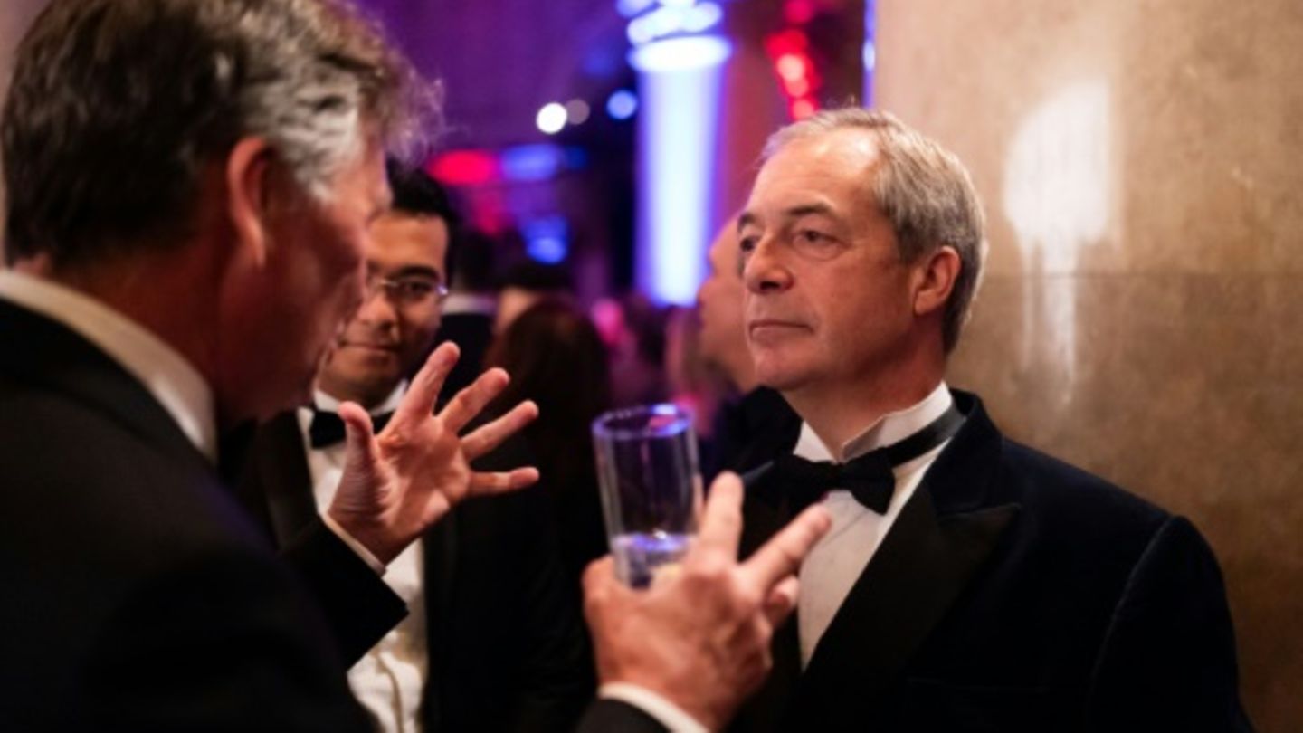 Nigel Farage (re.)