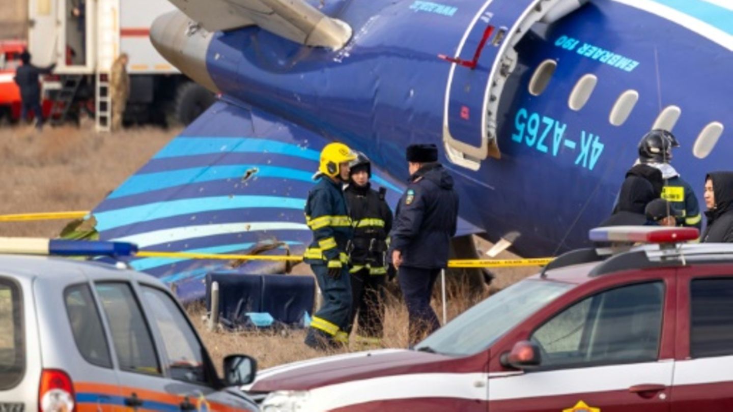 Berichte zu Flugzeugabsturz Aserbaidschan geht von russischem Raketentreffer aus STERN.de