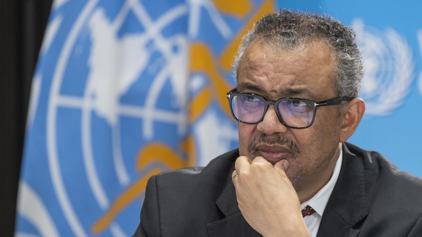 Israel attacks airport in Yemen – WHO chief on site