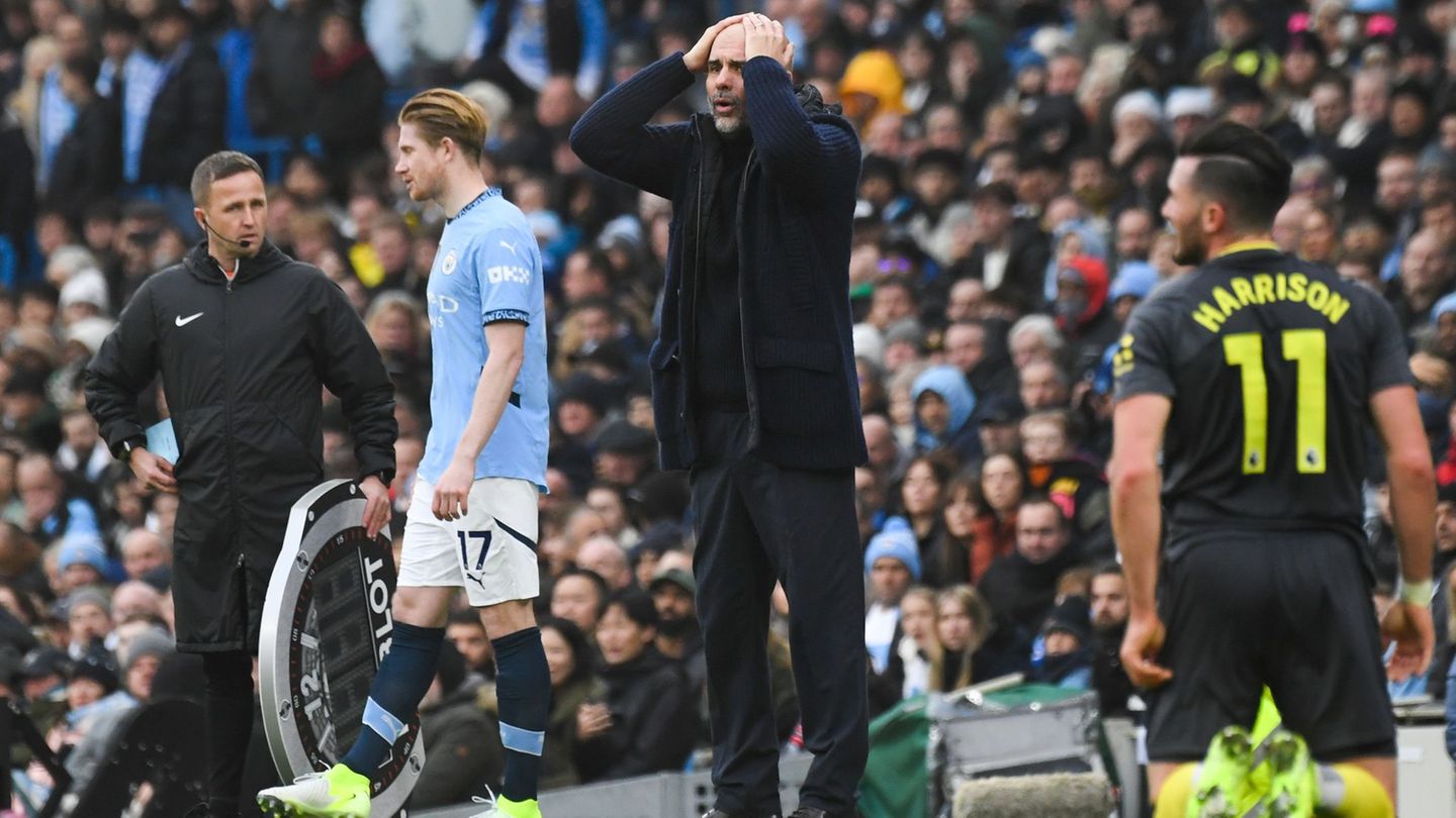 Pep Guardiola und Manchester City stecken in einer massiven Krise. In 13 Spielen gelang nur ein Sieg. Foto: Rui Vieira/AP/dpa