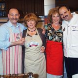 Hannelore Hoger und Tochter Nina 2009 mit den Promi-Köchen Horst Lichter und Johann Lafer