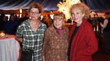 Hannelore Hoger 2023 mit Tochter Nina und der Schauspielerin Margarita Broich (links)