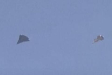 Militärische Tarnkappentechnik ist bekanntlich nur kurz auf dem Radar zu erkennen: Diese beiden vermeintlichen neuen Flugzeuge aus China wurden nun jedoch in der Luft gesichtet.