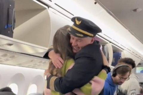 Vor acht Jahren bekommt Pilot David Whitson eine Knochenmarkspende. Als er den Namen seiner Spenderin auf der Passagierliste sieht, überrascht er sie auf ihrem Sitz.