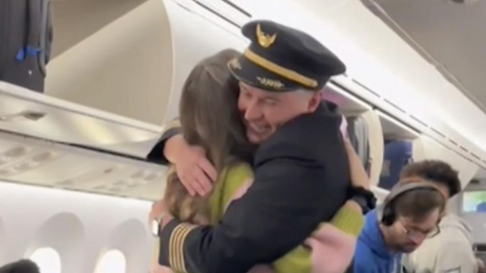 Vor acht Jahren bekommt Pilot David Whitson eine Knochenmarkspende. Als er den Namen seiner Spenderin auf der Passagierliste sieht, überrascht er sie auf ihrem Sitz.
