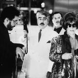 1997 besetzte der große Helmut Dietl Hannelore Hoger in "Rossini": In dem Kinofilm über die Münchner Schickeria glänzte sie als Klatschreporterin – hier an der Seite von Götz George, Mario Adorf und Burghart Klaussner