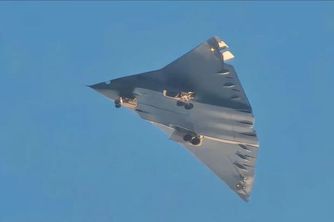 Aufnahmen zeigen einen Jet der 6. Generation in der Luft
