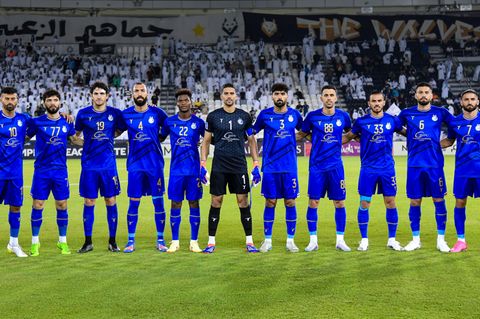 Die Mannschaft des Esteghlal FC aus dem Iran posiert vor Anpfiff