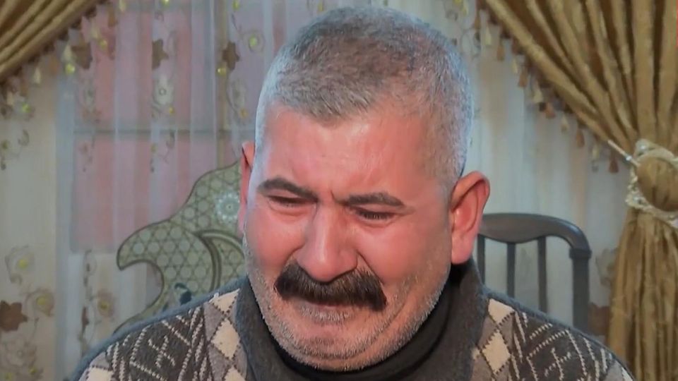 "Es waren unschuldige Kinder": Das Assad-Regime tötete seine Familie. Heute kämpft er für Gerechtigkeit "Es waren unschuldige Kinder": Das Assad-Regime tötete seine Familie. Heute kämpft er für Gerechtigkeit