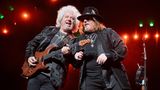 Einen Monat lang tourt die Band Toto ("Africa", "Rosanna") durch Europa - und gibt auch Shows in Stuttgart (18.2.) und Düsseldorf (19.2.). Toto wurde 1976 gegründet und ist wegen diverser Besetzungswechsel inzwischen eher ein musikalisches Kollektiv als eine Band. Trotzdem werden Fans sicher auf ihre Kosten kommen – der Gitarrist und Sänger Steve Lukather als Konstante wird dafür sorgen. 