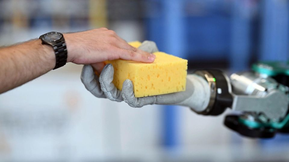Aufräumen & Co.: KI-gestützte Roboter könnten schon bald unseren Haushalt schmeißen Aufräumen & Co.: KI-gestützte Roboter könnten schon bald unseren Haushalt schmeißen