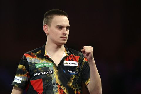 Ricardo Pietreczko ballt bei der Darts WM die linke Faust