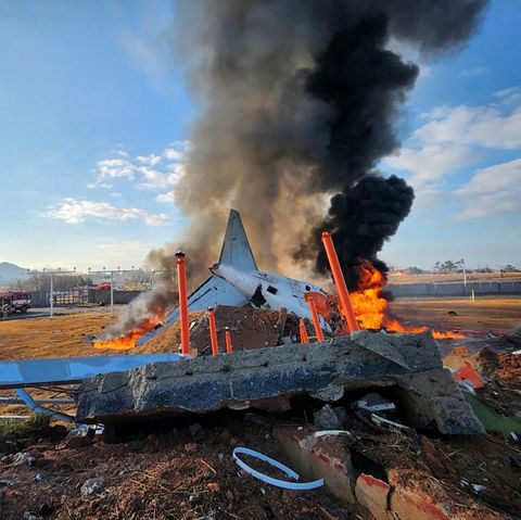 Verunglücktes Flugzeug auf dem Flughafen von Muan