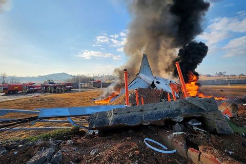 Verunglücktes Flugzeug auf dem Flughafen von Muan