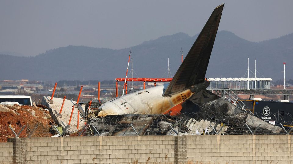 Südkorea Aufnahmen zeigen Flugzeugunglück (Video) STERN.de