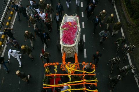 Singhs mit Blumen geschmückter Sarg