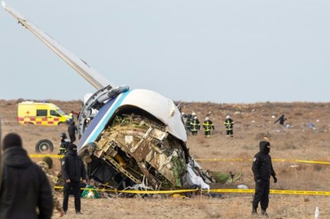 Teil des abgestürzten Flugzeugs in Kasachstan