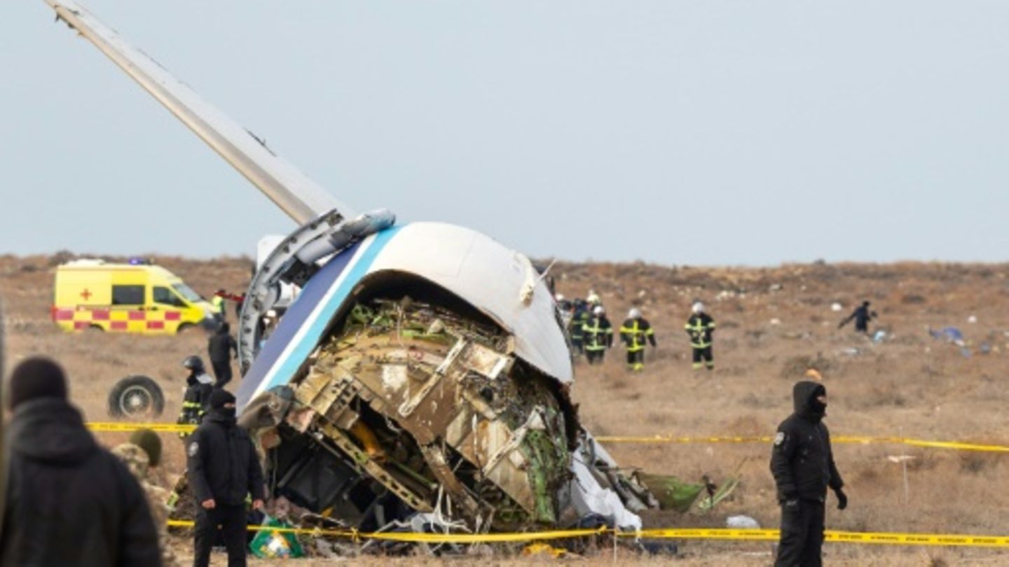 Teil des abgestürzten Flugzeugs in Kasachstan