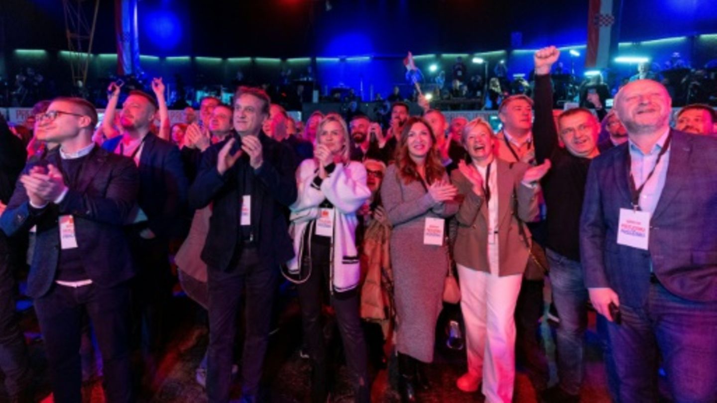 Unterstützer von Präsident und Wahlsieger Milanovic