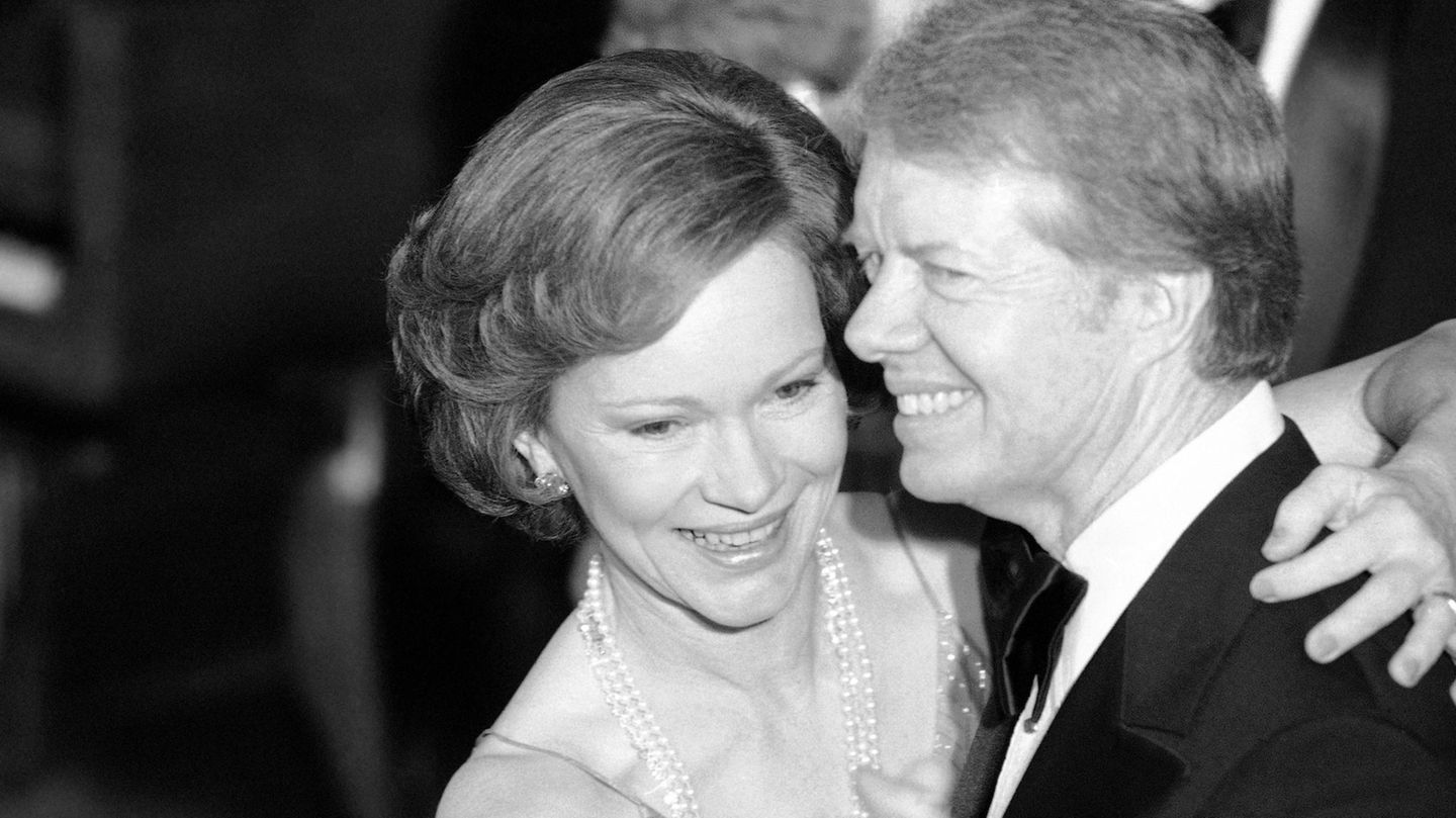 1978 tanzen Carter und die First Lady beim jährlichen Weihnachtsball des Kongresses im Weißen Haus