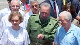 2002 trifft Carter Kubas Staatschef Fidel Castro