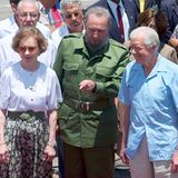 2002 trifft Carter Kubas Staatschef Fidel Castro