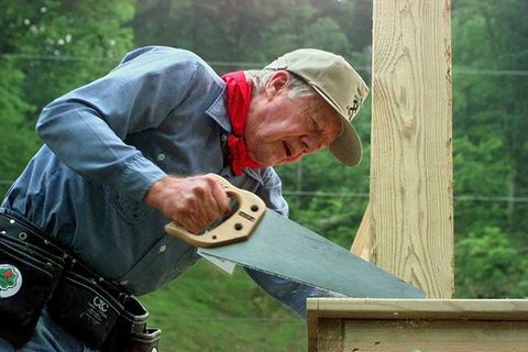 Jimmy Carter zimmert er an einem Habitat for Humanity-Haus in Pikeville