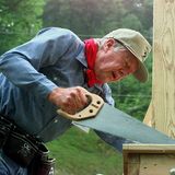 Jimmy Carter zimmert er an einem Habitat for Humanity-Haus in Pikeville