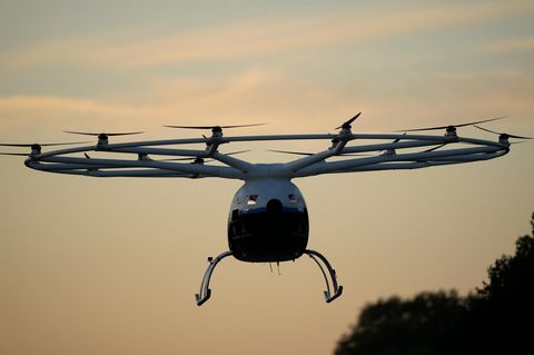 Testflug über Paris: Ein Flugtaxi von Volocopter hebt ab