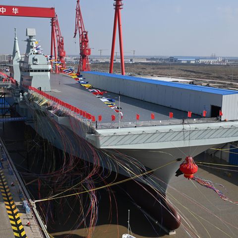 Assault Ship Typ 076 "Sichuan" – die Aufbauten verdecken das Katapult