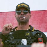 USA: Proud-Boys Anführer Tarrio mit einer Zigarette im Mund