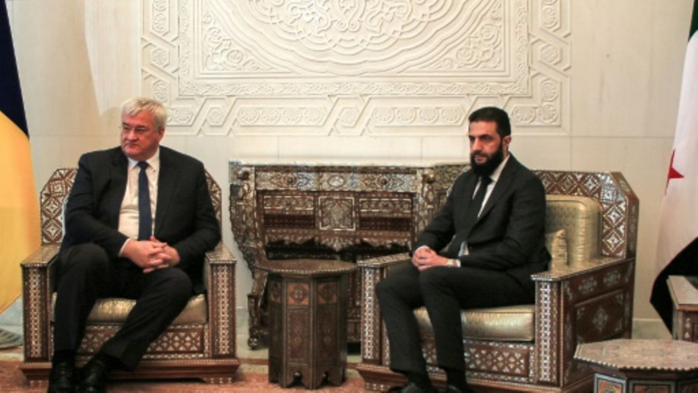 Der ukrainische Außenminister Sybiha (l.) beim neuen syrischen Machthaber al-Scharaa