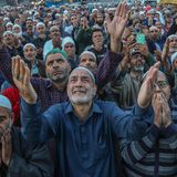 Bei Muslimen erinnern die Neujahrsfeiern an die Wanderung des Propheten Mohammed von Mekka nach Medina im Jahr 622. Mit der Reise beginnt ihre Zeitrechnung. Der islamische Neujahrsanfang (1441 n.H.) ist 2025 am 26. Juni – allerdings verkünden Muslime den Beginn des neuen Jahres nicht mit einem Feuerwerk