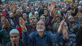Bei Muslimen erinnern die Neujahrsfeiern an die Wanderung des Propheten Mohammed von Mekka nach Medina im Jahr 622. Mit der Reise beginnt ihre Zeitrechnung. Der islamische Neujahrsanfang (1441 n.H.) ist 2025 am 26. Juni – allerdings verkünden Muslime den Beginn des neuen Jahres nicht mit einem Feuerwerk