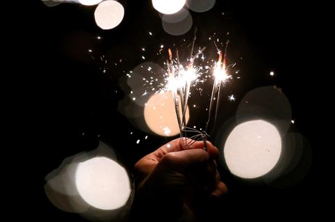 Die kuriosesten Silvesterbräuche weltweit (Video)